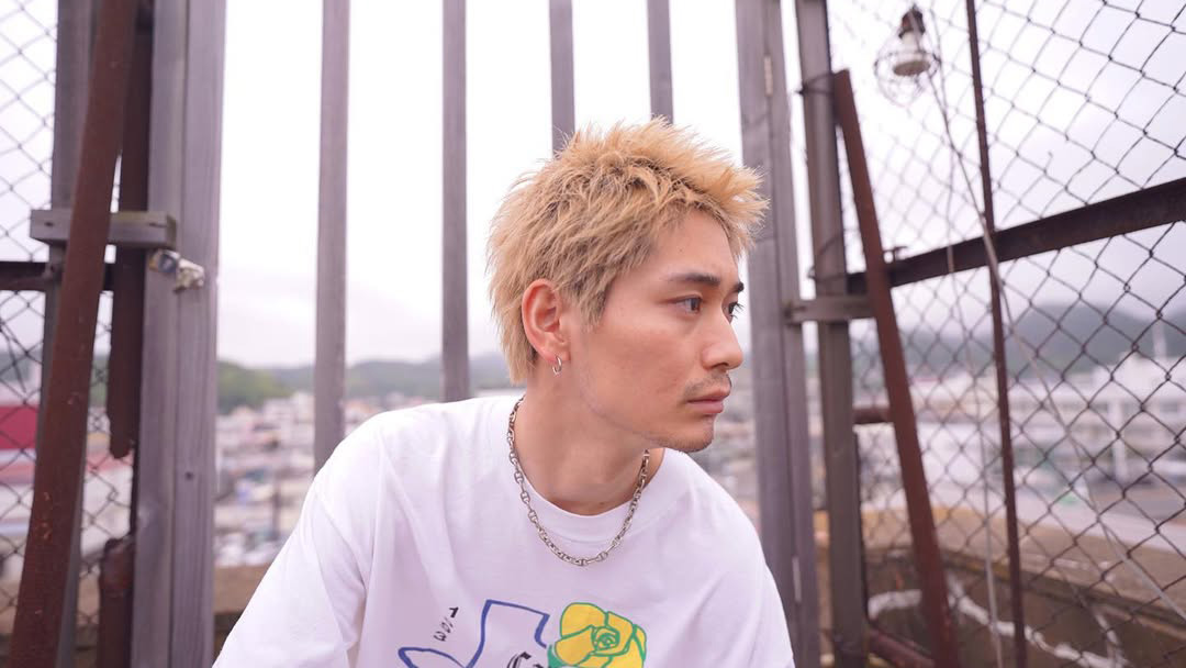 ブロンド×ショートスパイキー