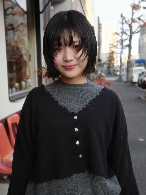 前髪ありの黒髪ボブ