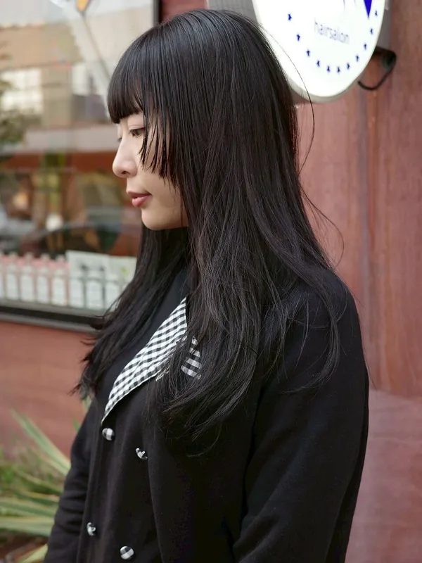 hairsalon chapterのスタイル事例 ぱっつん前髪の黒髪ロングストレート